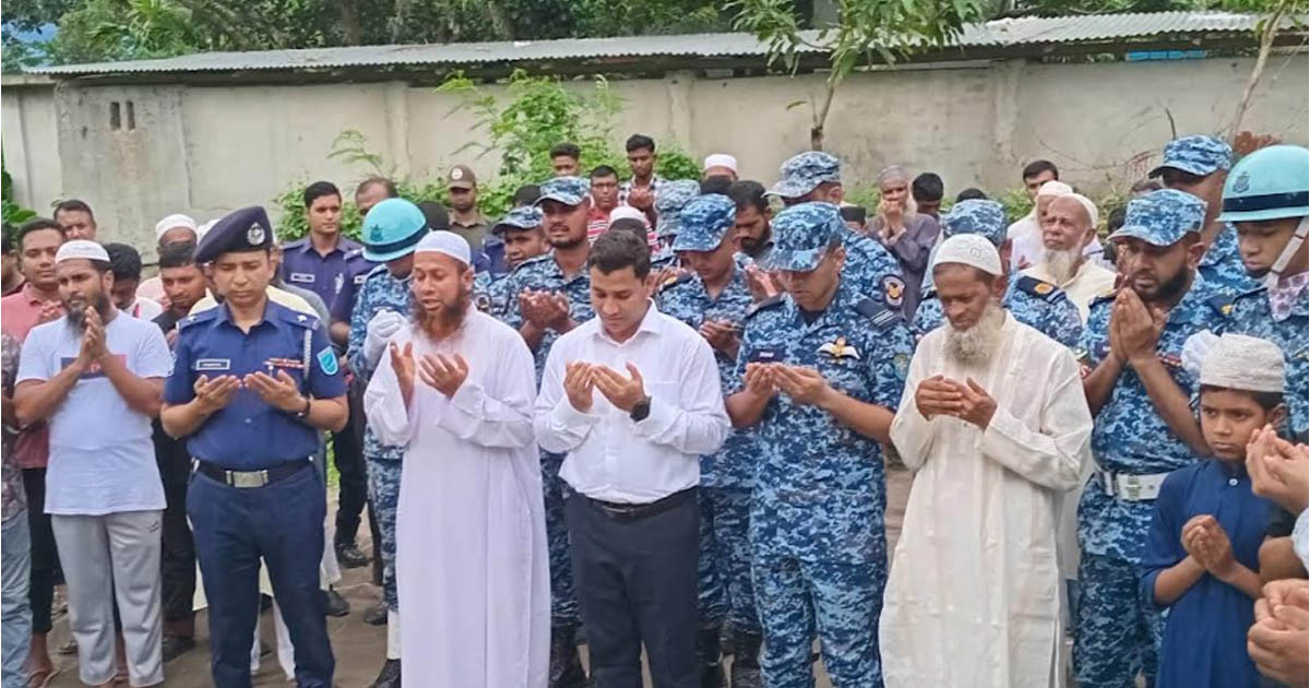 মাইলস্টোন ট্র্যাজেডি: ফরিদপুরে রাইসা মনি’র কবরে বিমান বাহিনীর শ্রদ্ধা