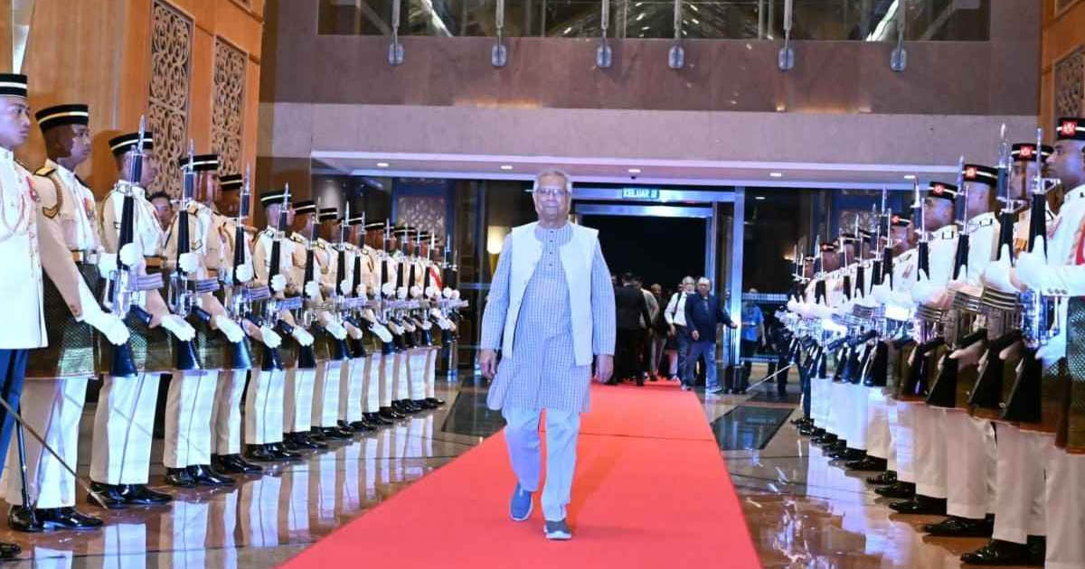 মালয়েশিয়ায় প্রধান উপদেষ্টাকে লালগালিচা সংবর্ধনা