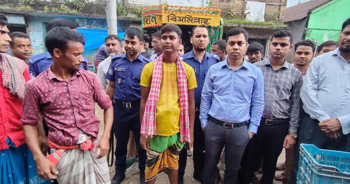 গুরুদাসপুরে মরা মুরগি বিক্রি: মোবাইল কোর্টে জরিমানা