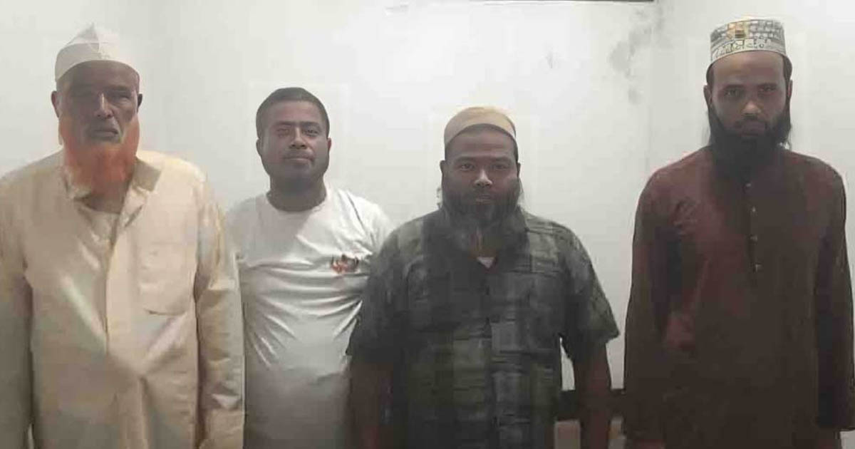 চাঁদা না পেয়ে ১০ দোকানে তালা, জামায়াত–বিএনপির ৪ জন গ্রেপ্তার