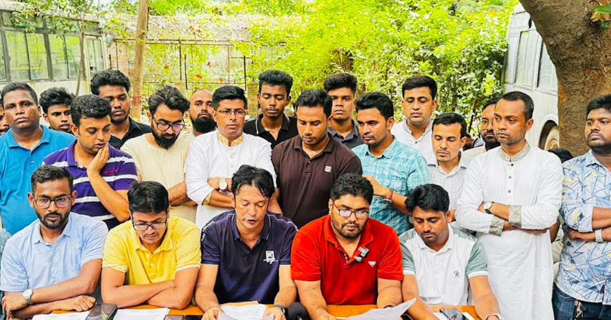 জবিতে পাঁচ দফা দাবিতে ছাত্রদলের স্মারকলিপি প্রদান