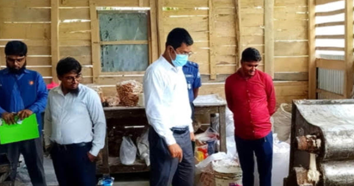 কাউখালীতে বিএসটিআই অনুমোদন ছাড়াই বেকারিতে লোগো ব্যবহার, বন্ধের নির্দেশ
