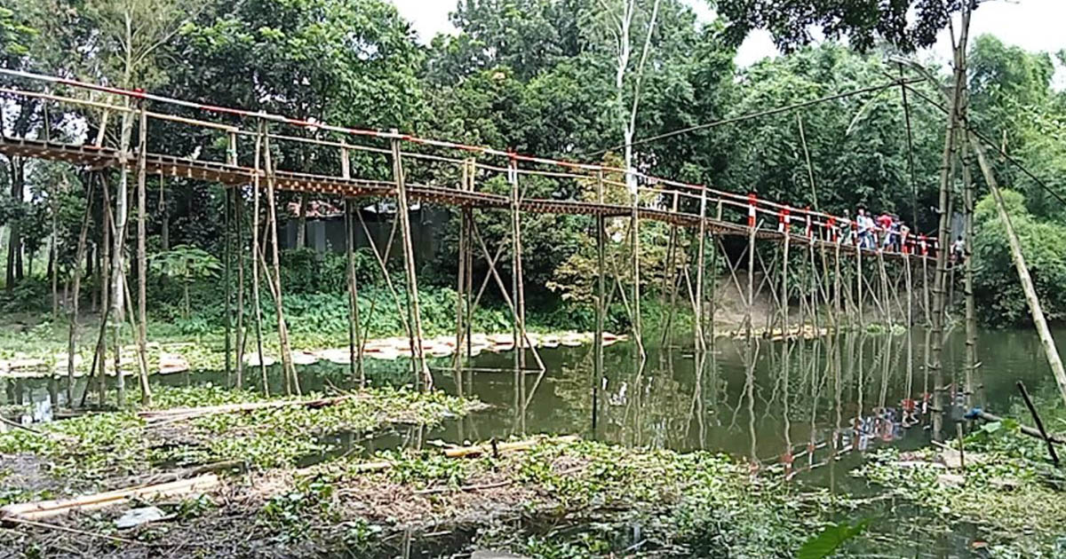 নাগরপুরে পাকা রাস্তা ও সেতুর অভাবে দুর্ভোগে আট গ্রামের মানুষ