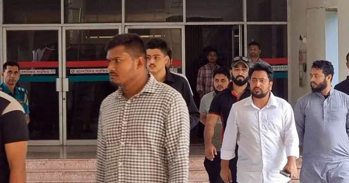 ফরিদপুরের উদ্দেশে খুলনা ছাড়লেন এনসিপি নেতারা