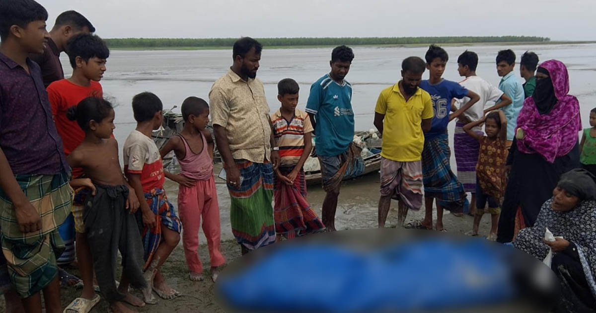 মেঘনায় নোঙর করা ট্রলারে বাল্কহেডের ধাক্কা: নিহত ২