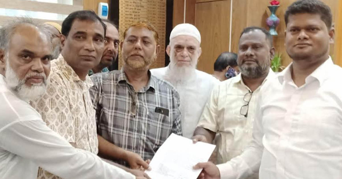 সাঘাটায় স্বর্ণালঙ্কার দোকানে চুরি: চোর ধরতে মানববন্ধন ও স্মারকলিপি প্রদান