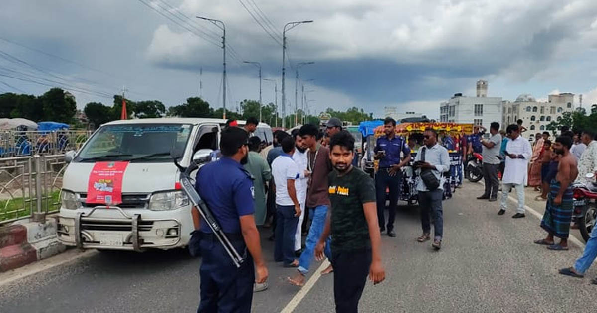 ঠাকুরগাঁওয়ে এনসিপির গাড়িবহরে হামলা