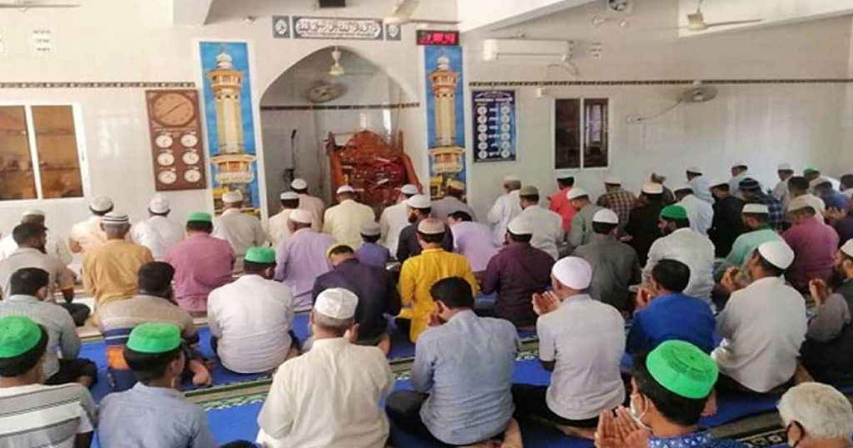 জুলাই শহীদদের জন্য আজ মসজিদে মসজিদে বিশেষ দোয়া