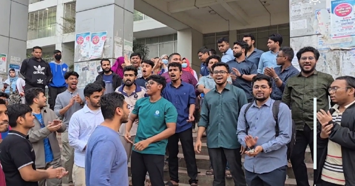 টাঙ্গাইলে হাসপাতালের নারী ওয়াশরুমে গোপন ক্যামেরা, ইন্টার্ন চিকিৎসক আটক