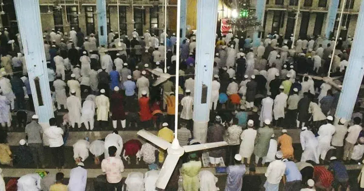 শবে কদরে সারাদেশে মসজিদে মসজিদে মুসল্লিদের ঢল