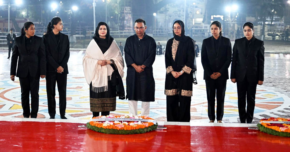 রাষ্ট্রপতি, প্রধানমন্ত্রী ও বিরোধীদলীয় নেতার শ্রদ্ধায় সিক্ত শহীদ মিনার