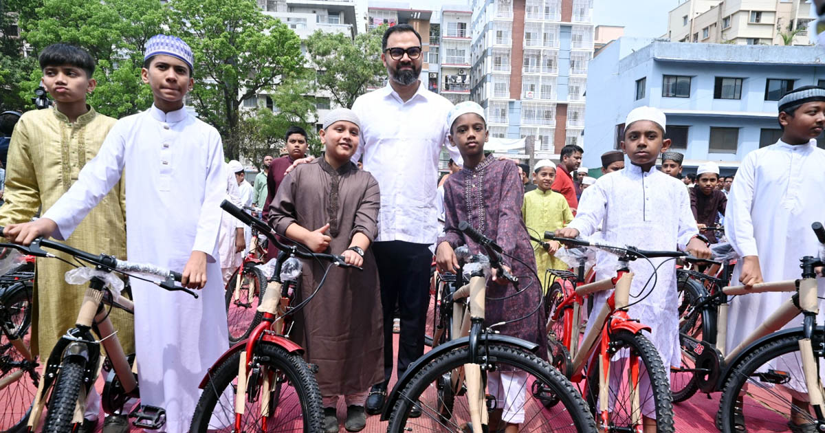নামাজে উৎসাহিত করতে ৩১৭ শিশুকে সাইকেল উপহার যুব ও ক্রীড়া প্রতিমন্ত্রীর