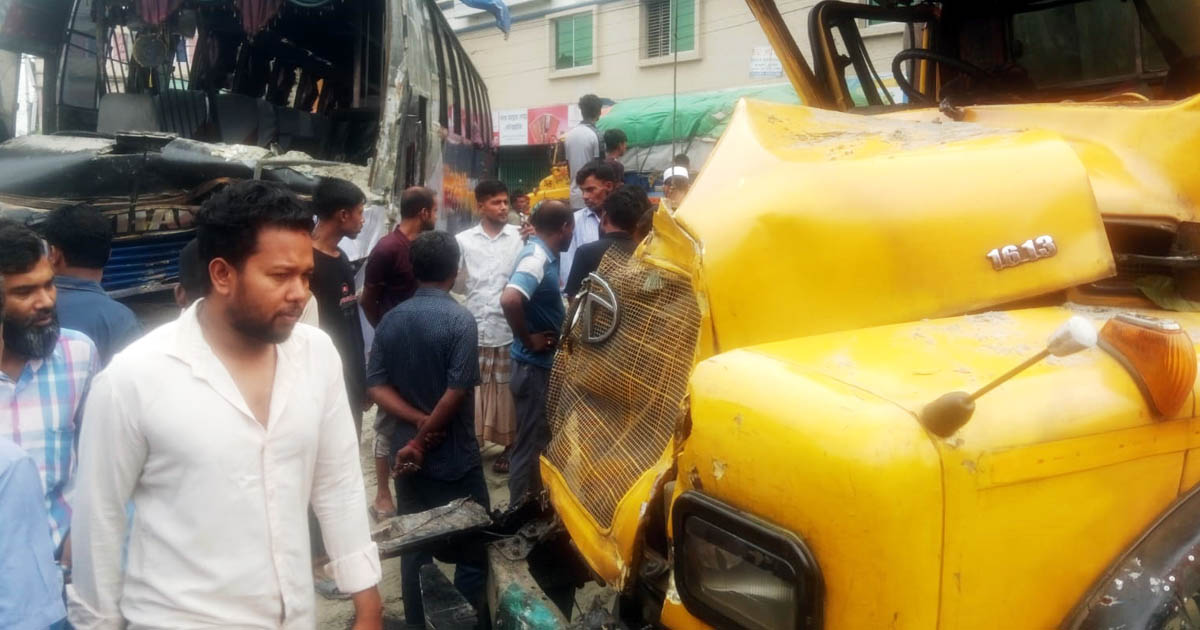 ঘাটাইলে বাস-ট্রাক মুখোমুখি সংঘর্ষে চালক ও হেলপার নিহত