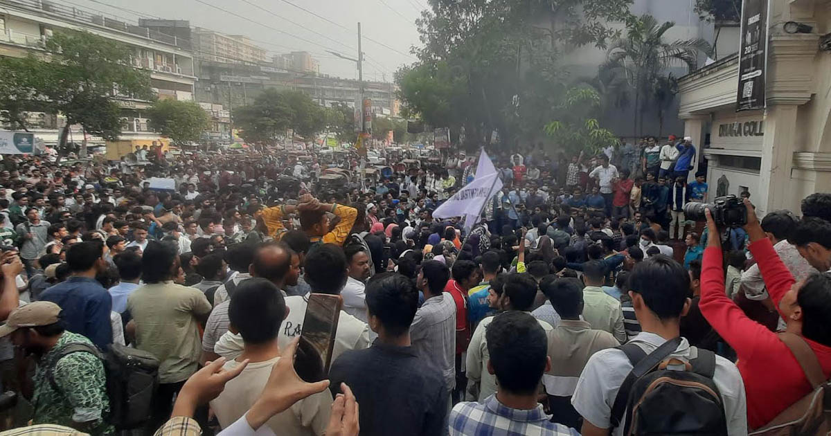 সাত কলেজ শিক্ষার্থীদের সড়ক অবরোধ, তীব্র যানজট