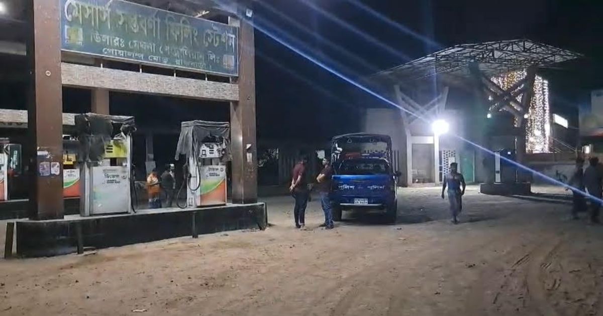 রাজবাড়ীতে মাহেন্দ্র-ট্রাক সংঘর্ষে ২ জনের মৃত্যু