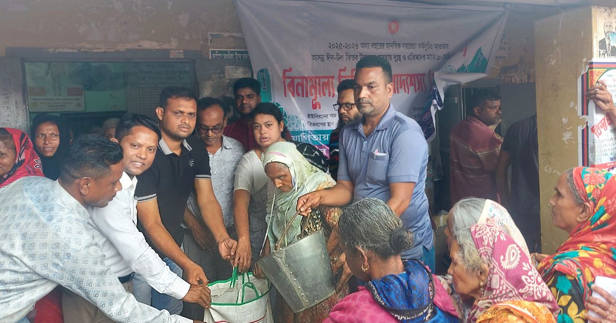 ঘিওরে ঈদ উপলক্ষে হতদরিদ্র পরিবারের মাঝে ভিজিএফের চাল বিতরণ 