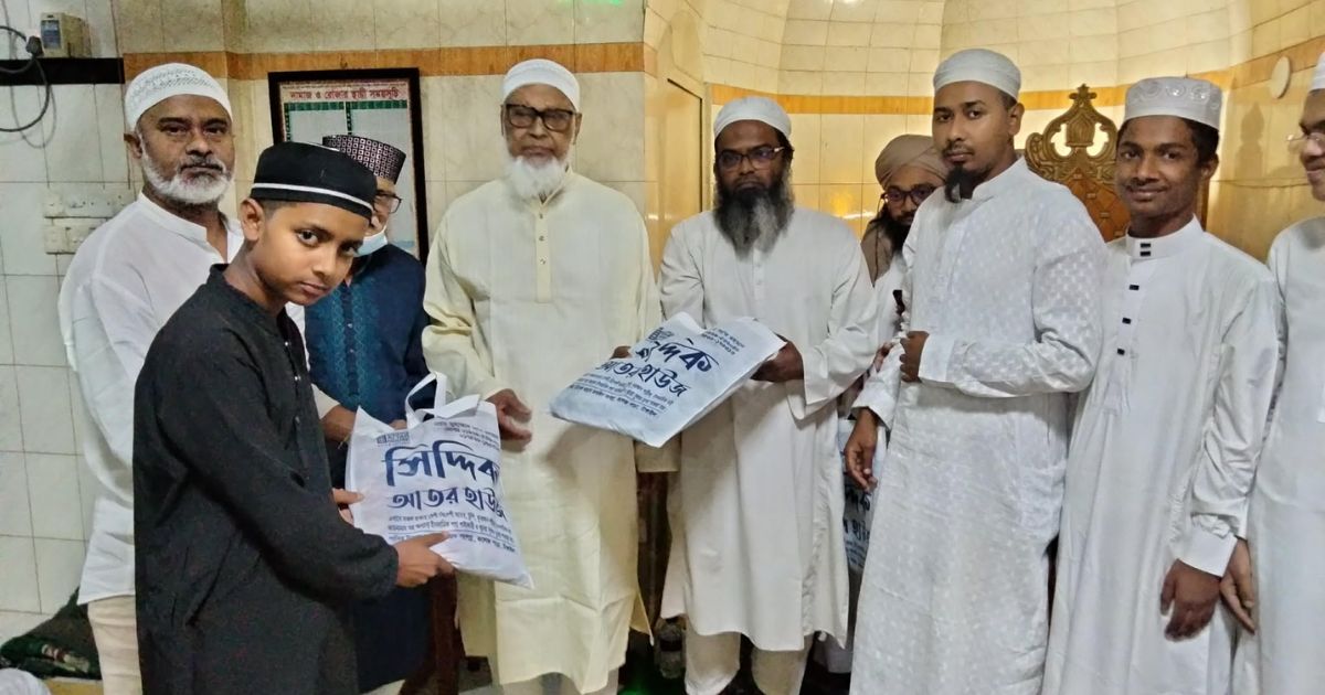 টাঙ্গাইলে ৪০ দিন জামাতে নামাজ পড়ায় পুরস্কার পেল ২৯ কিশোর-যুবক