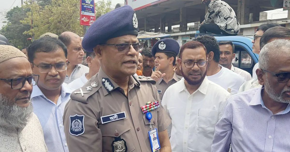 ঈদযাত্রায় কেউ বাড়তি ভাড়া নিলে সরাসরি পুলিশকে জানাবেন