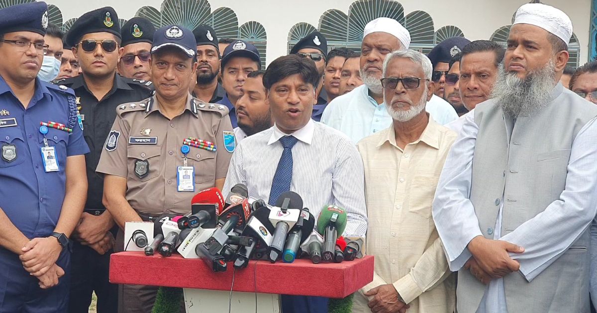 দেশের বৃহৎ ঈদ জামাতের জন্য প্রস্তুত ঐতিহাসিক শোলাকিয়া ঈদগাহ ময়দান
