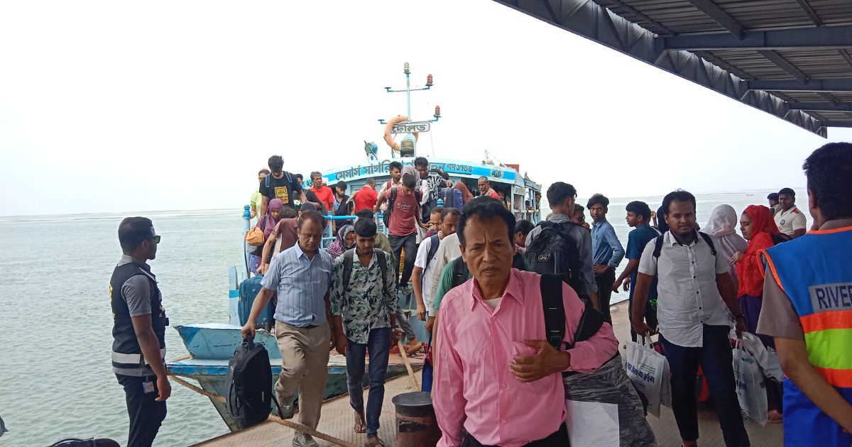 দৌলতদিয়ায় সড়ক ও নৌপথে নেই ভোগান্তি, স্বস্তিতে ফিরছে ঘরমুখী মানুষ