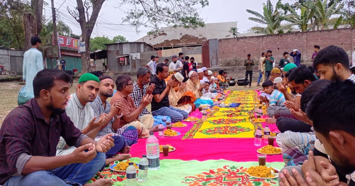 রাজবাড়ীতে ৫ শতাধিক রোজাদারের মাঝে ইফতার বিতরণ