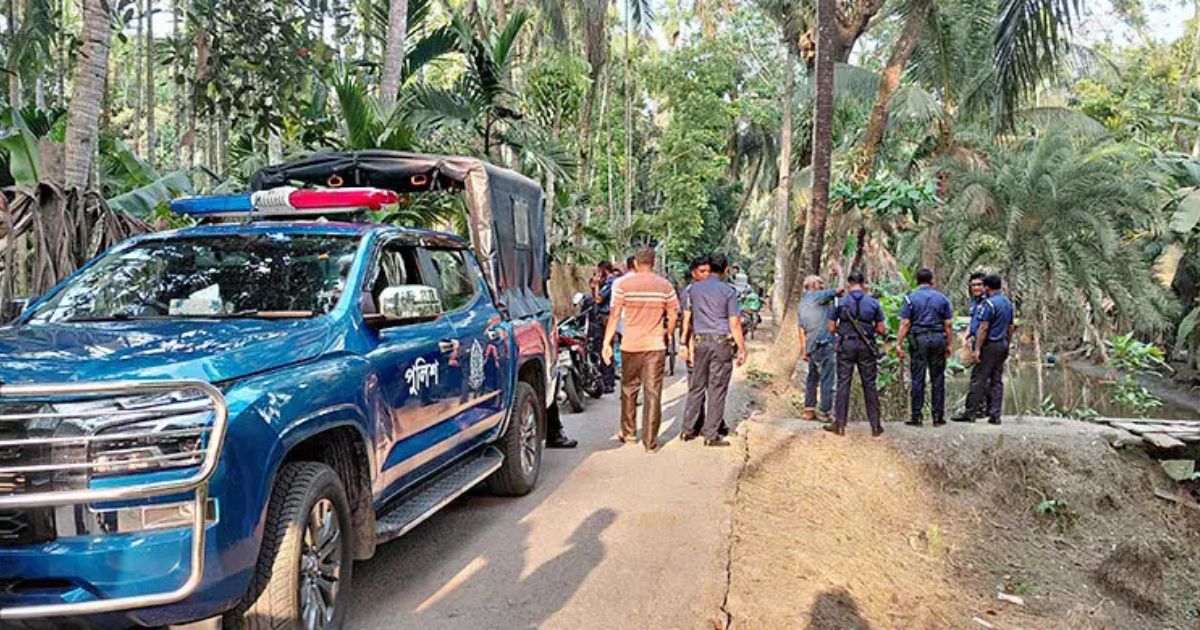 পুলিশ সদস্যকে কুপিয়ে আসামি ছিনতাই