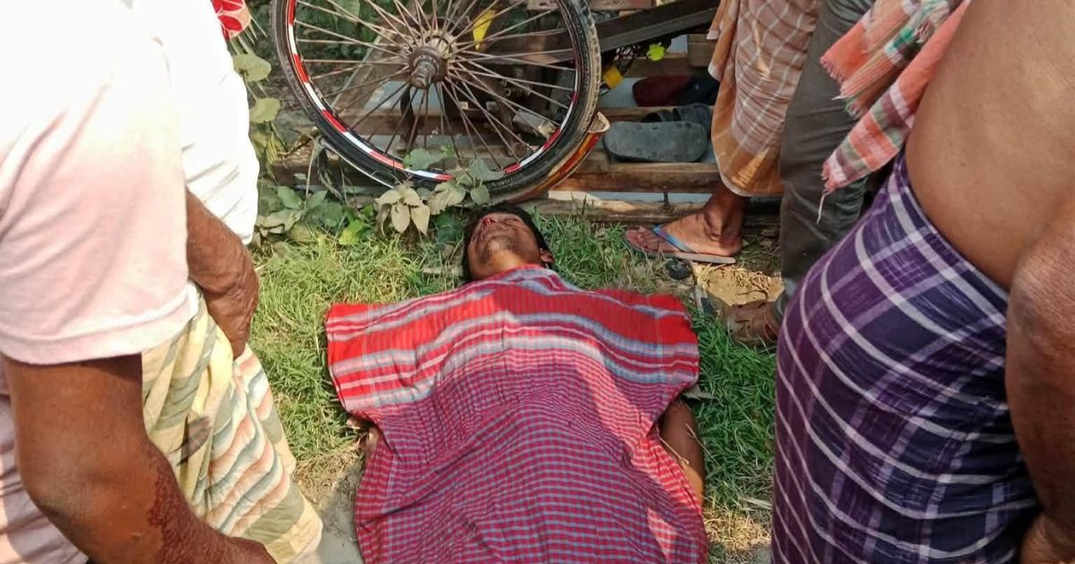 মাগুরার মহম্মদপুরে বাস-ভ্যান সংঘর্ষ, নিহত ১