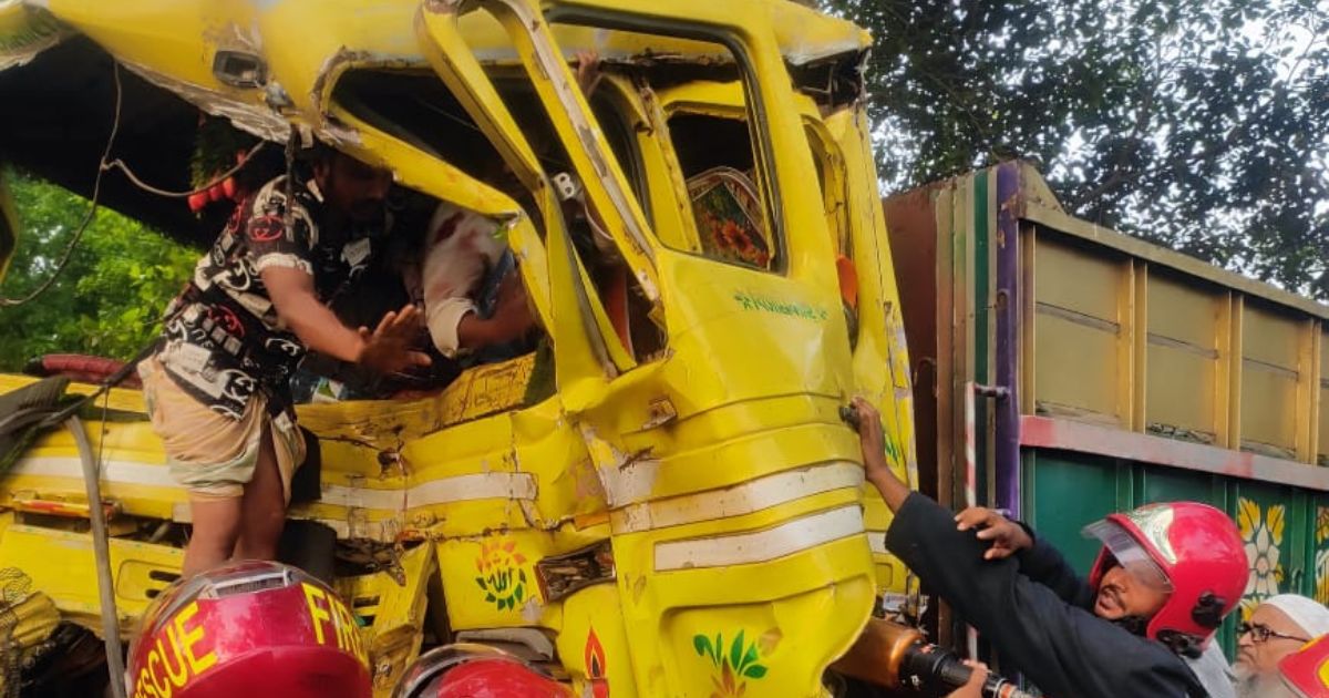 মাগুরায় ট্রাকের ধাক্কায় দুইজন আহত