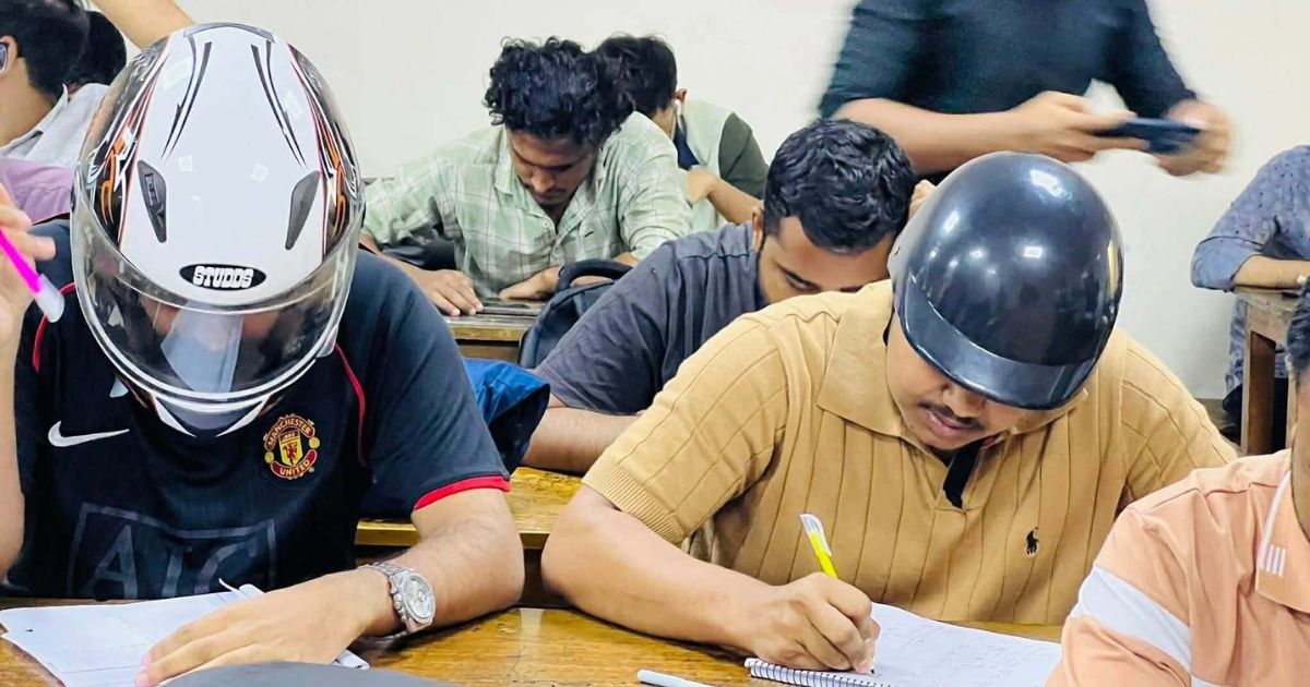 নিরাপত্তার শঙ্কায় হেলমেট পরে পরীক্ষার হলে জবি শিক্ষার্থীরা