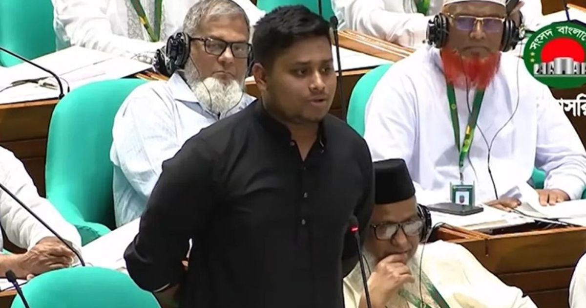 রাস্তায় তেলের জন্য দীর্ঘ সারি, মন্ত্রী কি দেখতে পাচ্ছেন না