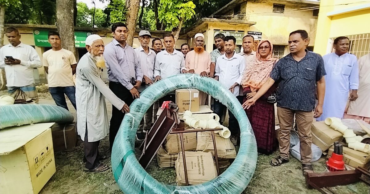চরাঞ্চলে কৃষিতে গতি আনতে সরিষাবাড়ীতে সেচ সরঞ্জাম বিতরণ