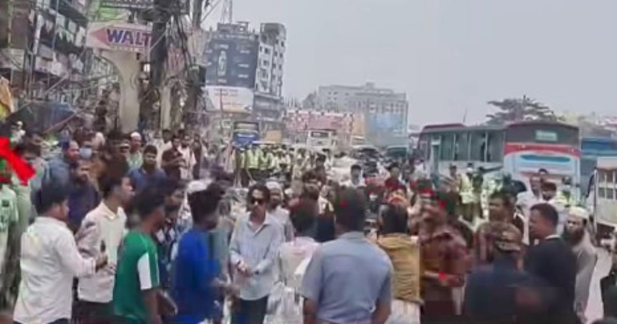 সিদ্ধিরগঞ্জে হকার উচ্ছেদ অভিযানে বিএনপির দুই গ্রুপের সংঘর্ষ