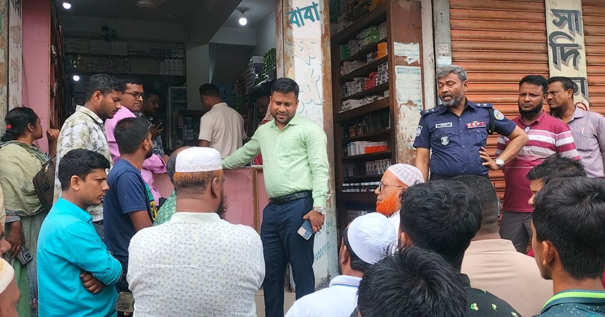 শ্রীপুরে মেয়াদোত্তীর্ণ ও স্যাম্পল ওষুধ বিক্রির দায়ে তিন ফার্মেসিকে জরিমানা