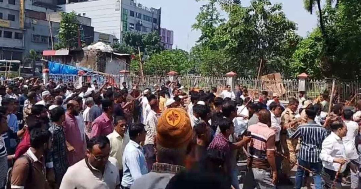 বায়তুল মোকাররম এলাকায় হকার-ব্যবসায়ীদের সংঘর্ষ