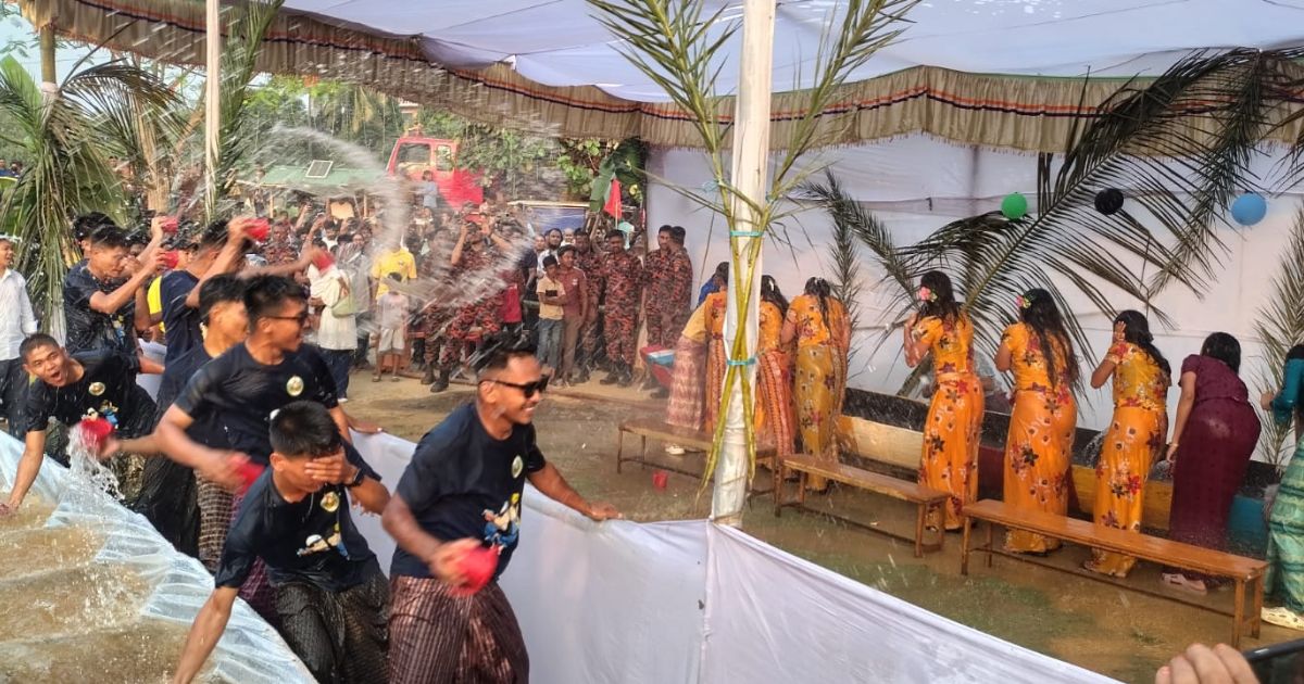 জলকেলীতে বান্দরবানে মারমা সম্প্রদায়ের বর্ষবরণ