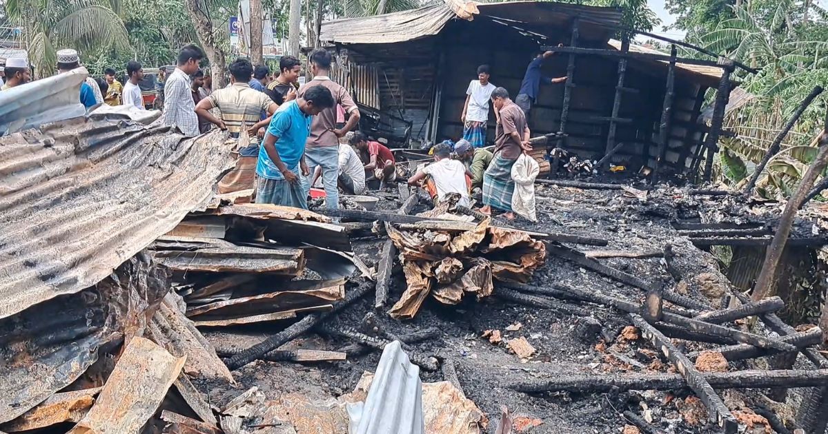 বাগেরহাটে অগ্নিকাণ্ডে ৬ দোকান ভস্মীভূত, ৩০ লাখ টাকার ক্ষতি
