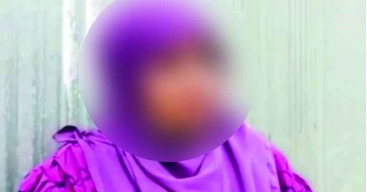 বিয়ের দাবিতে প্রেমিকের বাড়িতে অনশনে পাঁচ সন্তানের জননী