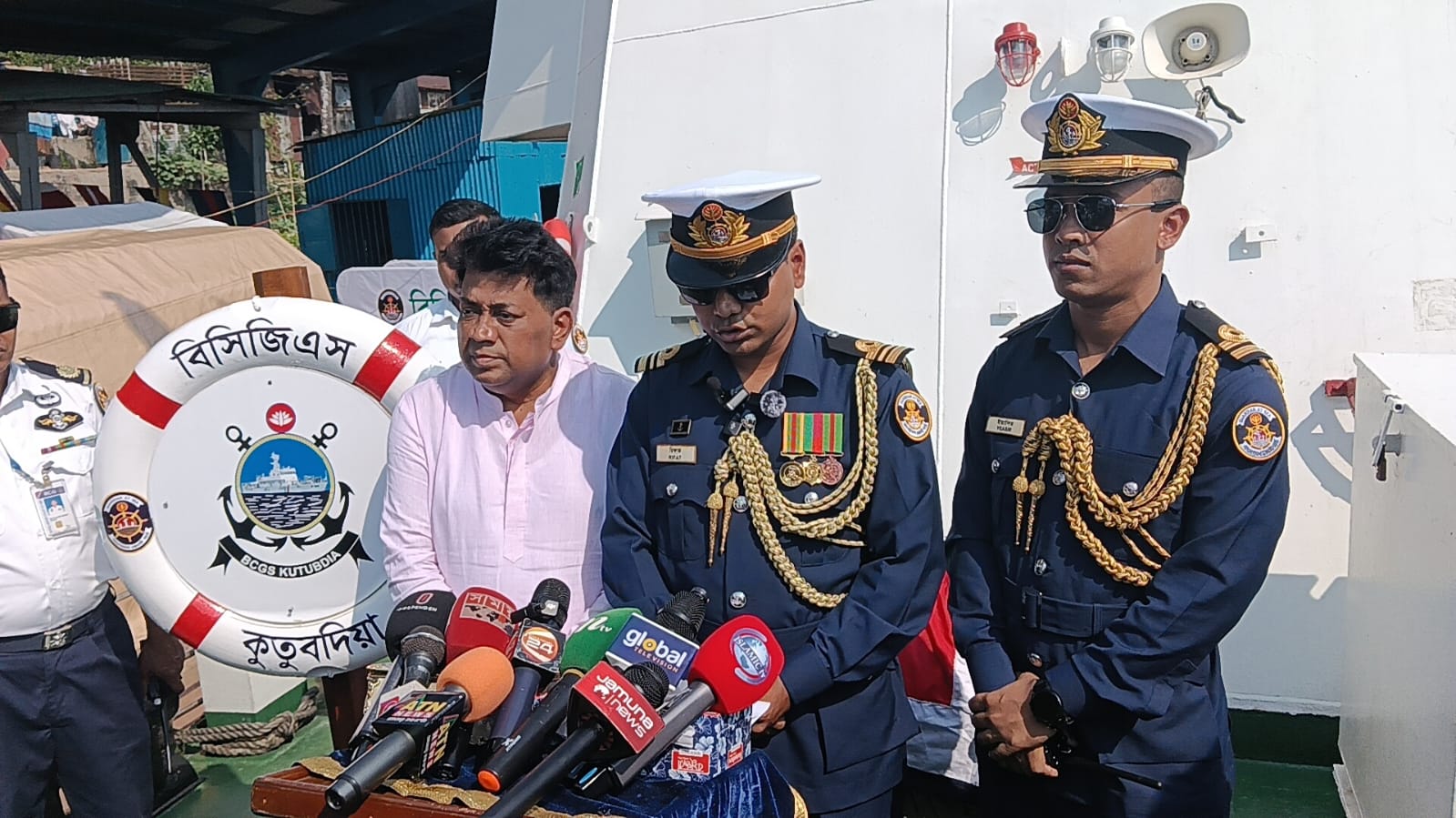 চাঁদপুরে স্বাধীনতা দিবসে কোস্ট গার্ডের যুদ্ধজাহাজ দর্শনার্থীদের জন্য উন্মুক্ত