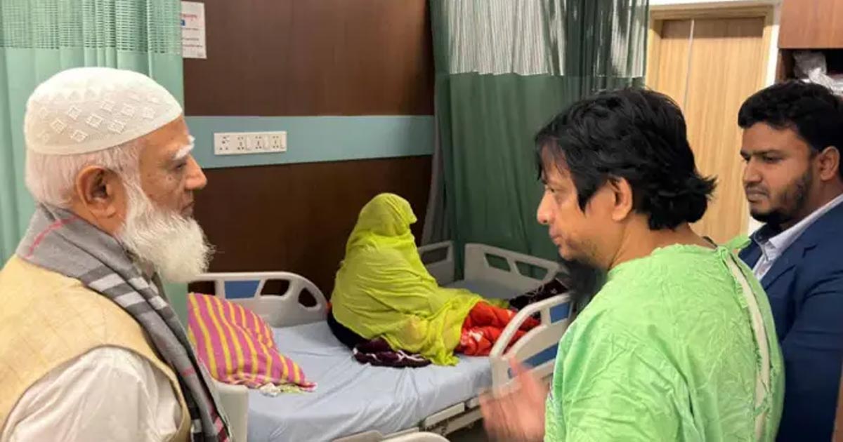 হাদির অসুস্থ মায়ের চিকিৎসার খোঁজ নিতে হাসপাতালে জামায়াত আমির
