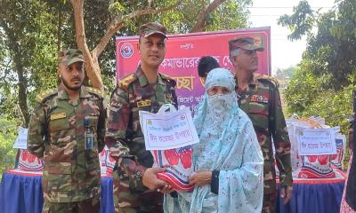 মাটিরাঙ্গায় জোন কমান্ডারের উদ্যোগে ঈদ ও বিজু উপহার বিতরণ
