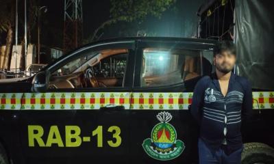 রংপুরে ১১৭ বোতল ফেয়ারডিলসহ ২ মাদক ব্যবসায়ী গ্রেপ্তার