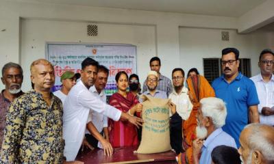গোয়ালন্দ পৌরসভায় ঈদ উপলক্ষে ৪৬২৫ জন পেলেন ভিজিএফের চাউল