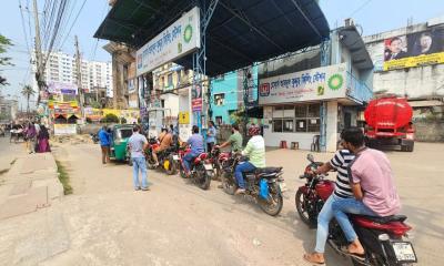 ফেনীতে বৈধ কাগজপত্র ছাড়া মিলছে না জ্বালানি তেল
