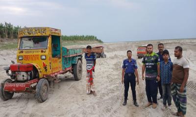 ভেড়ামারায় অবৈধভাবে বালু উত্তোলন, উপজেলা প্রশাসনের অভিযান