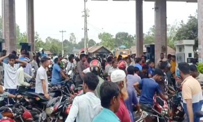 ঘোড়াঘাটে হেলমেট-কাগজপত্র ছাড়া মিলছে তেল, সুযোগ নিচ্ছে অসাধুরা