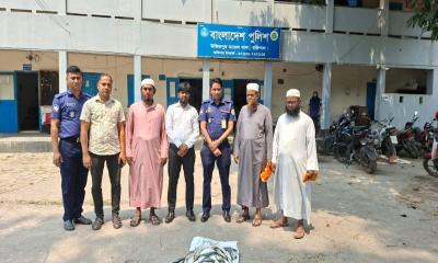 উজিরপুরে জাটকা শিকারবিরোধী অভিযানে ২০ কেজি মাছ জব্দ, এতিমখানায় বিতরণ