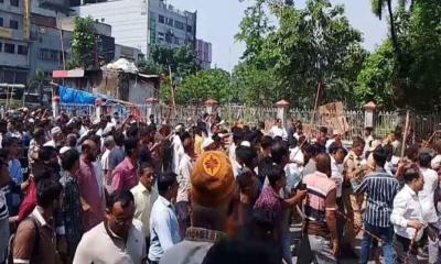 বায়তুল মোকাররম এলাকায় হকার-ব্যবসায়ীদের সংঘর্ষ