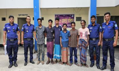 চৌগাছায় পুলিশের অভিযানে নারীসহ ৯ মাদককারবারি আটক