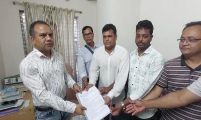 পটুয়াখালীতে এসডিএফের চেয়ারম্যান ও এমডির পদত্যাগ দাবিতে স্মারকলিপি
