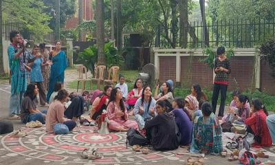 জাবি ছাত্রী ধর্ষণচেষ্টায় প্রক্টরের পদত্যাগের দাবি শিক্ষার্থীদের